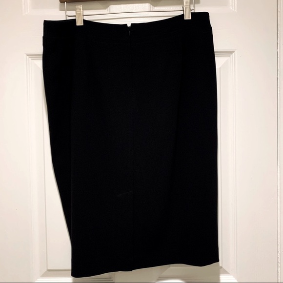 Talbots Black Pleated Gather Front Career Knee Length Skirt Women's Size 12 - Picture 5 of 6
